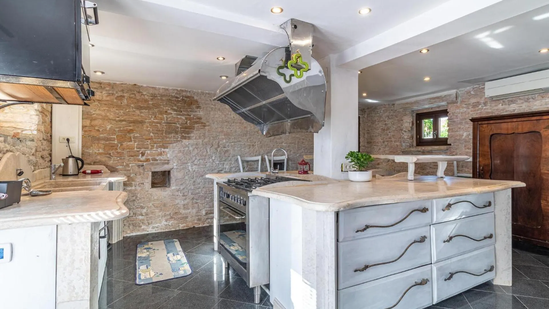 Nice Home In Pazin With Wifi